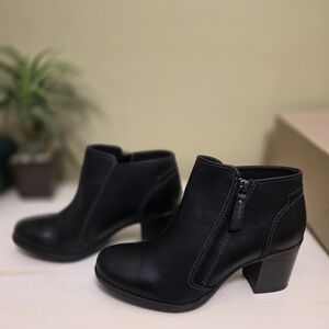 Clark's | Black Diane Pioneer Leather Bootie Sz 7